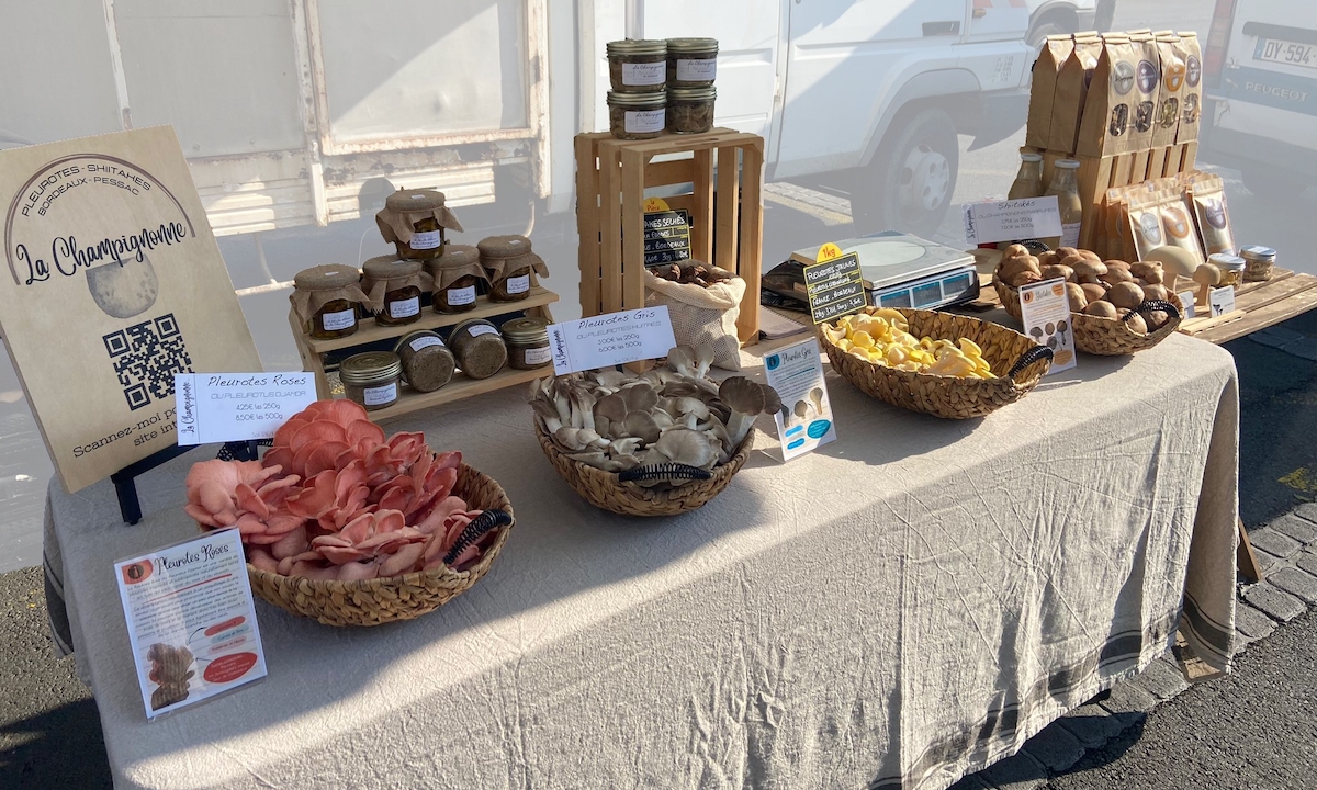 photo de l'étal de la Champignonne sur un marché
